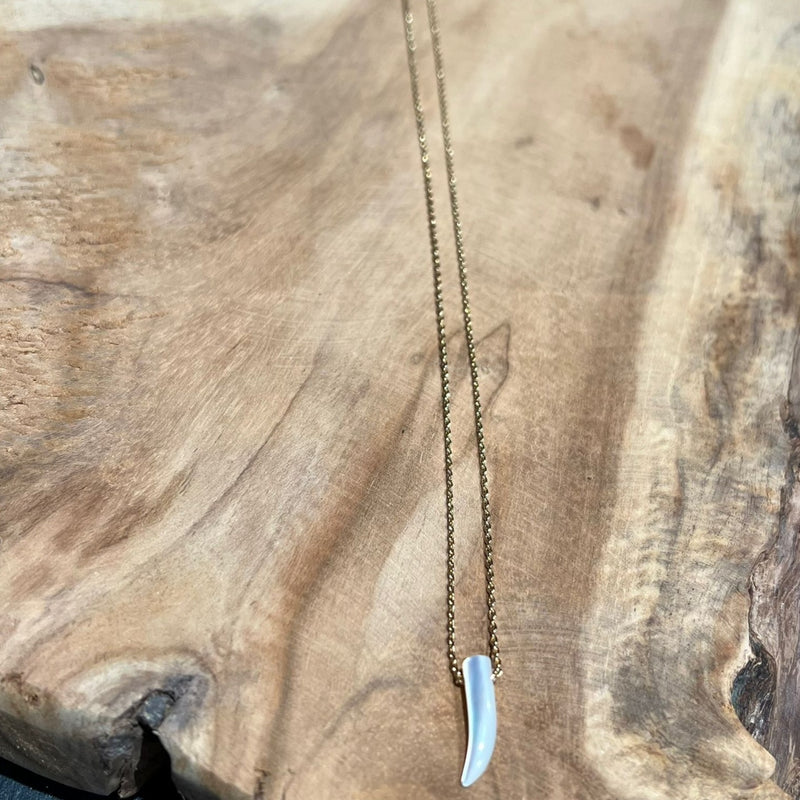 E36 - COLLIER DENT NACRE