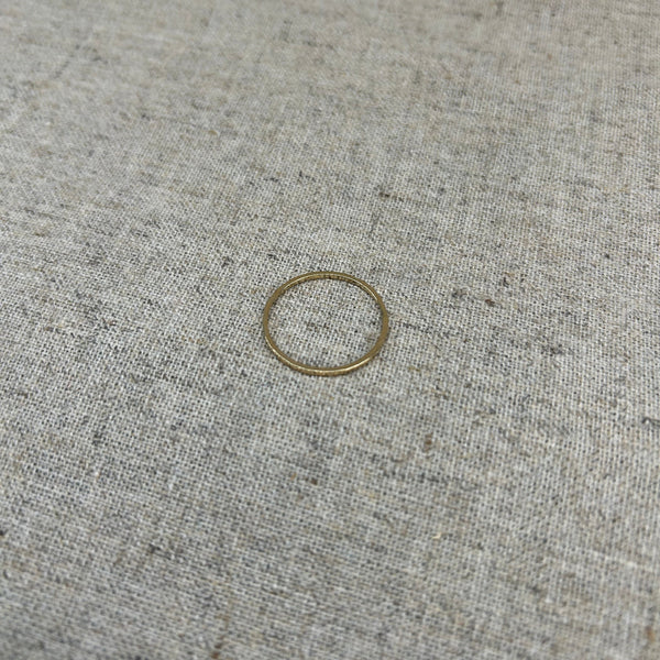 E255 - Bague rigide fine martelée