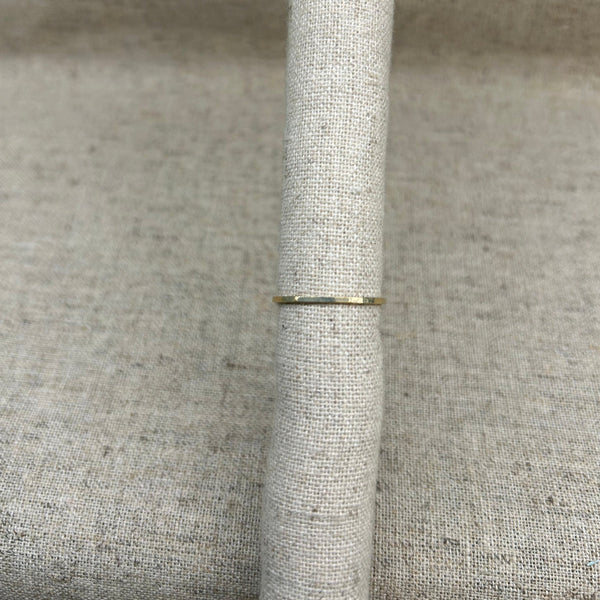 E255 - Bague rigide fine martelée