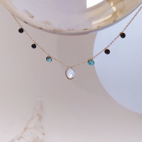 F18023_Fabien_Ajzenberg_Collier_Pierre_Oval_Rond_Nacre_Blanc_Agate_Noir_Jaspe_Africain_Chaine