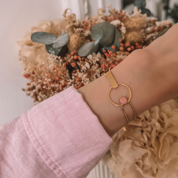 S17032_Fabien_Ajzenberg_Bijou_Bracelet_Cercle_Barre_Pierre_Rose_Rhodochrosite