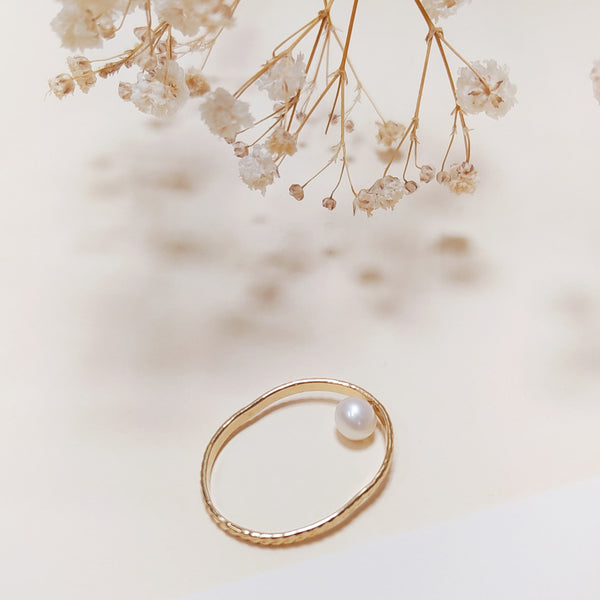 S19010_Fabien_Ajzenberg_Createur_Or_Bague_Perle_Strie_France_Paris_Artisanal