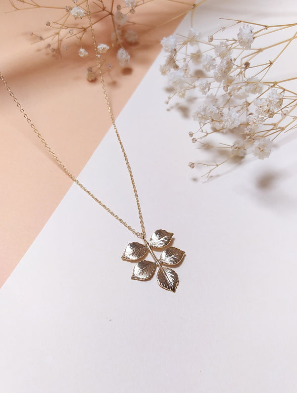 Collier 5 Feuilles